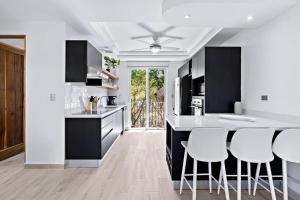 Gav5 New Modern Condo Walking Distance to Beach