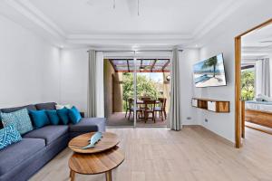 Gav5 New Modern Condo Walking Distance to Beach