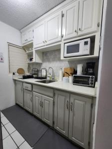 Chrisanns Beach Resort, Apt 21