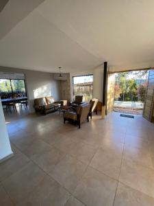 Habitación con baño privado en casa de campo ubicada en Santa Elena