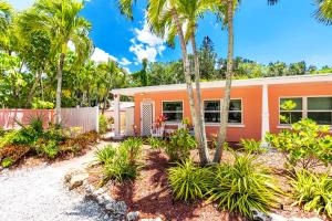 Siesta Key Bungalows, the 3-Bungalow Complex
