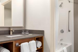 King Room with Sofa Bed room in Courtyard Houston Sugar Land/Stafford