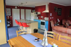 Popular Family and Pet friendly Modern Cosy Bach WiFi
