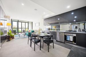 Wentworth Point Modern 2Br with large belcony