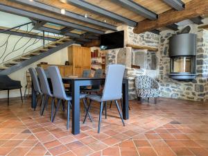 Gîte dexception avec spa, jardin paysagé et équipements haut de gamme à Blanlhac - FR-1-582-201