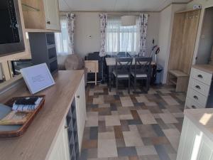 A beautiful 4 birth - 714 Unity Beach Holiday Resort Unity 2 pets stay free