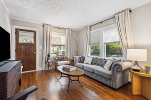 Cozy, Modern Waldo Escape