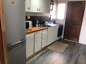 Cabaña a pasos de la costanera con estacionamiento