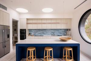 Santorini Blue Sorrento with heated spa and stunning views