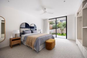 Santorini Blue Sorrento with heated spa and stunning views