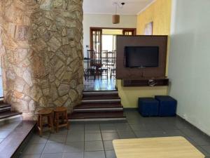 Casa grande, ampla, com 4 quartos e estacionamento