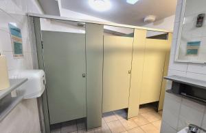 Bed in 6-Bed Dormitory Room room in Boardrider Backpackers and Budget Motel