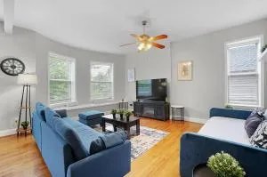 Spacious 3-Bedroom with King Bed & Prime Location - Tower Grove