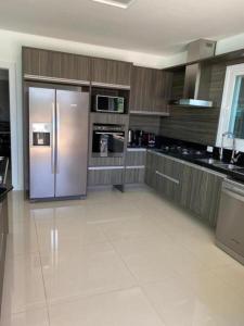 Casa de Luxo no Condomínio Enseada