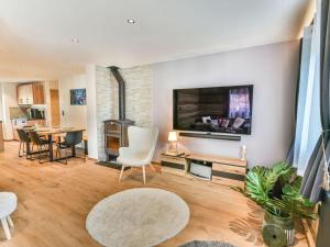 T3 rénové au centre, parking, casier à skis, 4-6 pers - FR-1-685-81