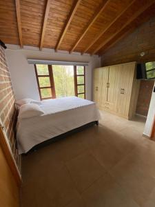 Habitación con baño privado en casa de campo ubicada en Santa Elena
