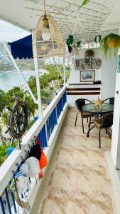 Aptartamentos Temáticos con balcón panorámico frente a la Playa