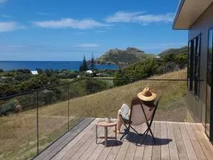 XSPOT Medlands Beach House - Ocean views - Short stroll to the beach - Port Fitzroy