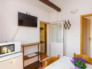 Apartments & Rooms Mihajica- Two Bedroom Apartment with Balcony and Sea View