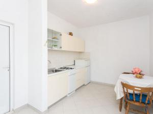 Guest House Oreb - One Bedroom Apartment with Terrace and Sea View