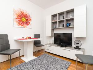 Apartment Adea - One Bedroom Apartment with Terrace