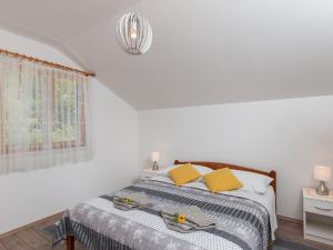 2 bedroom apartment with balcony