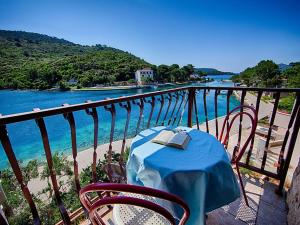 Apartments Malo Lago - One-Bedroom Apartment with Balcony and Sea View - Attic Apartment 3