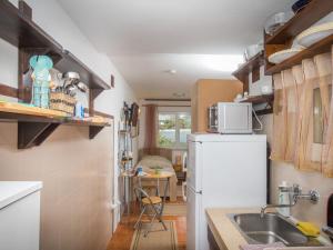 Seaside Studio - Studio Apartment with Private Beach and Sea View