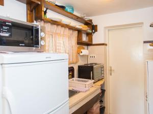 Seaside Studio - Studio Apartment with Private Beach and Sea View