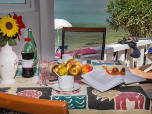 Seaside Studio - Studio Apartment with Private Beach and Sea View