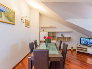 Apartment Sun & Sky - Two Bedroom Apartment with Balcony and Sea View