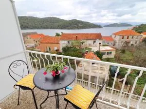 Apartments Nodilo - Standard One Bedroom Apartment with Balcony and Sea View Apt 2 - Polače