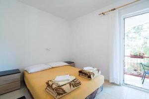 Apartments Boguvila - Two-Bedroom Basic Apartment with Terrace A1 - ST