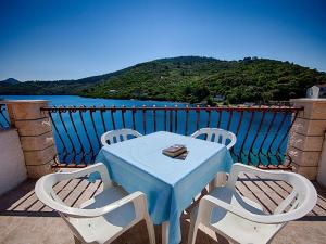 Apartments Malo Lago - One-Bedroom Apartment with Two Balconies and Sea View - Attic Apartment 2