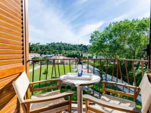 Apartments Mali Paradiso - Comfort Studio Apartment with Balcony and Pool View A2