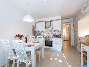 Apartment Nera - Triplex Two Bedroom Apartment with Balcony and Sea View