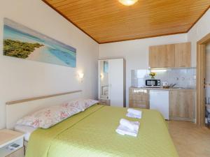 Rooms Sani - Double Room with Terrace and Sea View S1