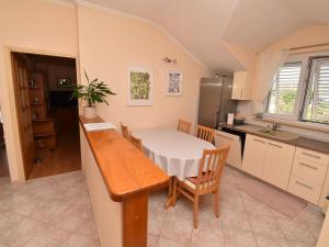 2 bedroom apartment with garden