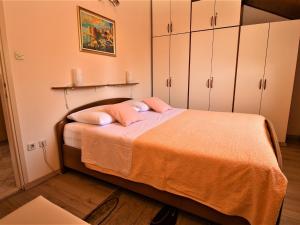 2 bedroom apartment with garden