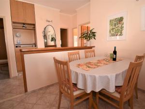 2 bedroom apartment with garden