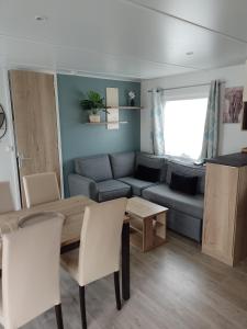 Campings MHVACANCES LOUENT PLUSIEURS MOBILHOMES DANS CAMPING 4 ETOILES PROCHE CHATEAUX et ZOO BEAUVAL : photos des chambres