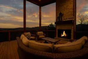 Quiet Time - Gorgeous Mountain Views Chic Interiors Wood-burning Fireplace - Stewart Mill
