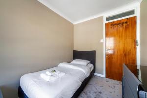 Centrally located 5BR Flat wParking, Maida Vale