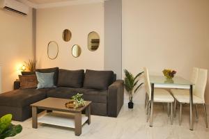 Marble Shine Apartment near the city center by BiNoBi!