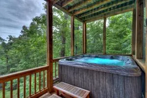 Pursuit of Happiness Mountain luxury hot tub big-screen TVs pet-friendly - Murphy