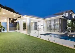 Luxury Executive home with pool - Leeming, WA