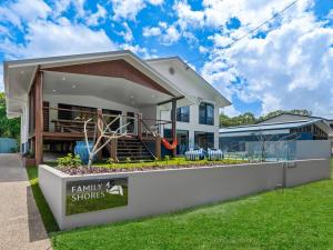 Family Shores - Beachfront Bliss