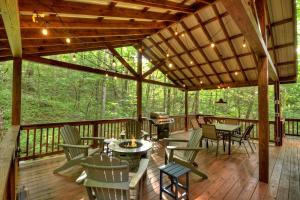Three-Bedroom Villa room in K6 Lodge Gather around the firepit soak in the hot tub and splash in the creek