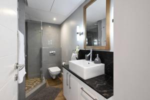 Bella - Stylish 1-Bed Apt in trendy De Waterkant with Balcony