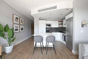Bella - Stylish 1-Bed Apt in trendy De Waterkant with Balcony